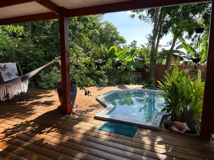 Bungalow, Gite Les Fleurs Du Colibri Буянт Екстер'єр фото